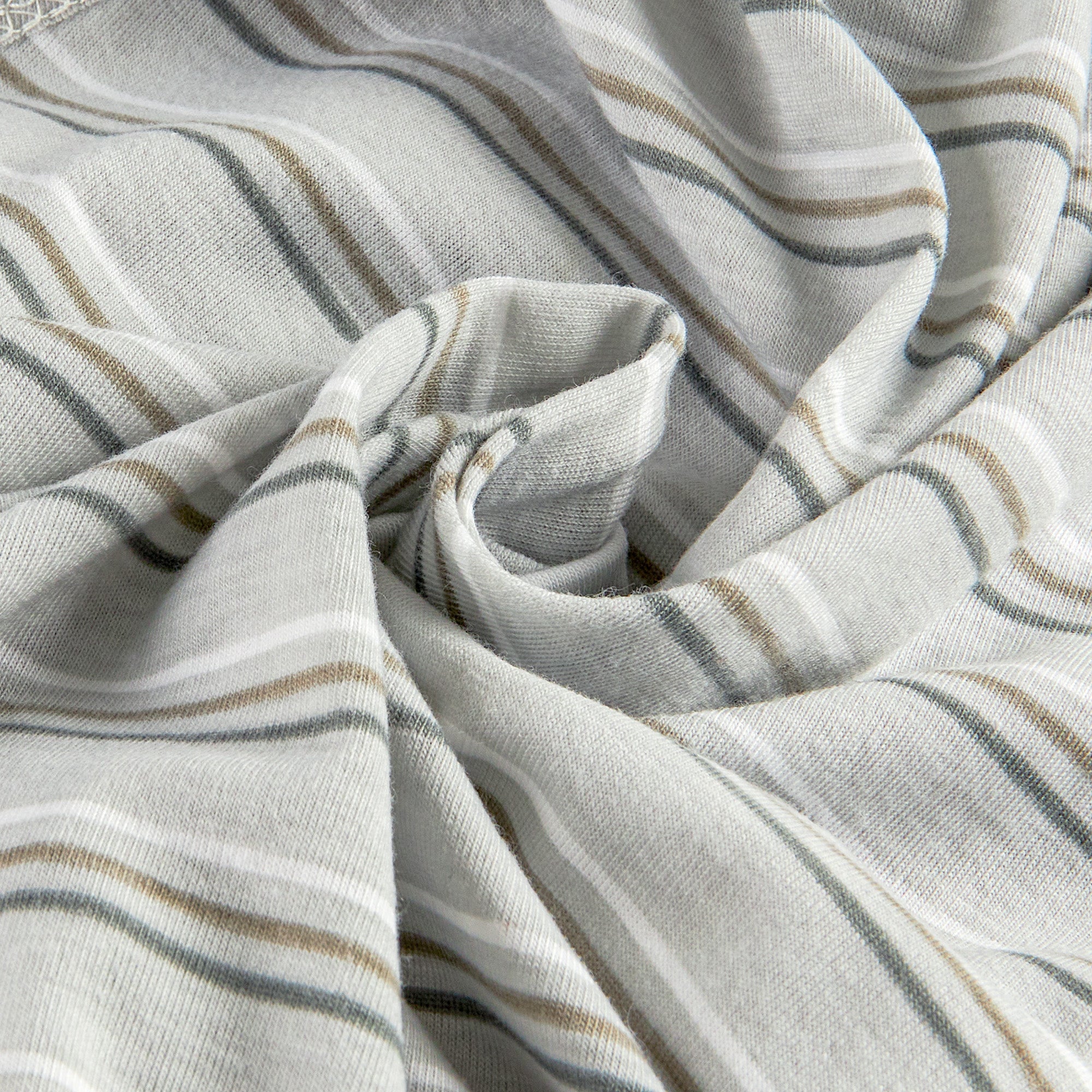 #pattern_grey-triple-stripe