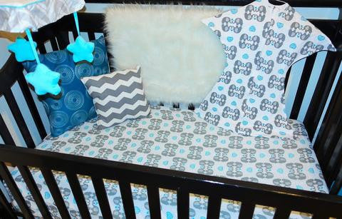 eLOVEphant print crib sheet